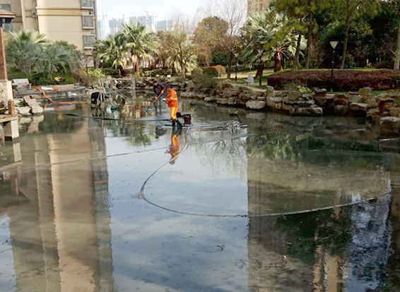 察哈尔右翼前景观池淤泥清理