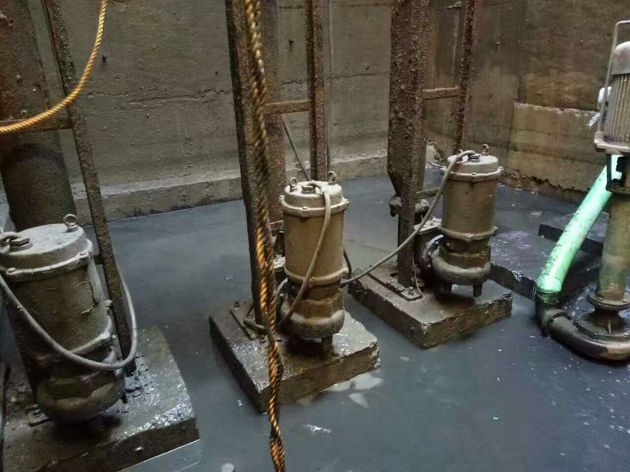 察哈尔右翼前污水池清理